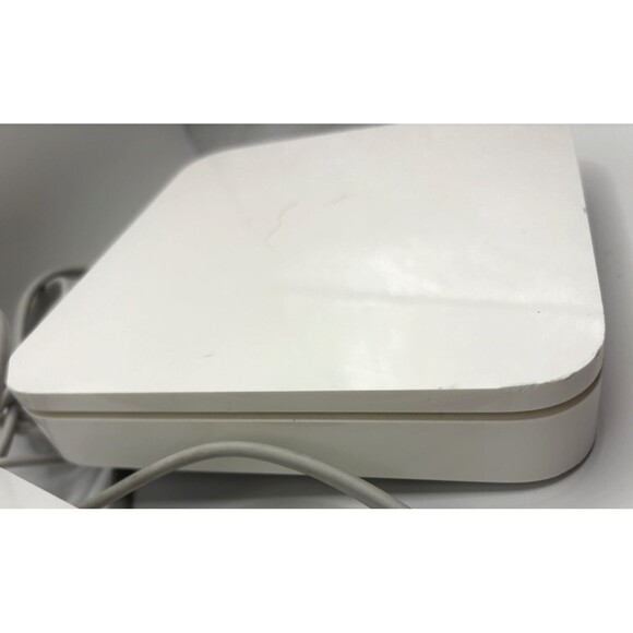 Apple AirPort Extreme 5th Gen A1408 Wireless WiFi Router Dual-Band MD031LL/A - Picture 3 of 8